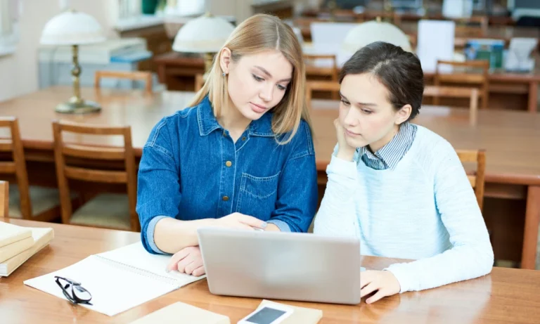 how to become a teaching assistant UK