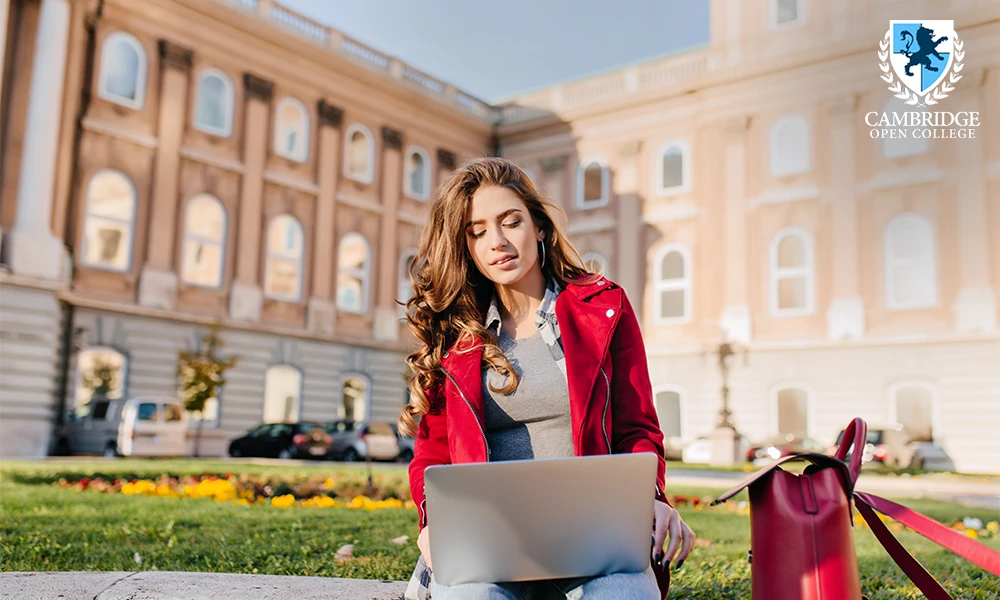 How to Find the Best Distance Learning College in the UK for Online Courses